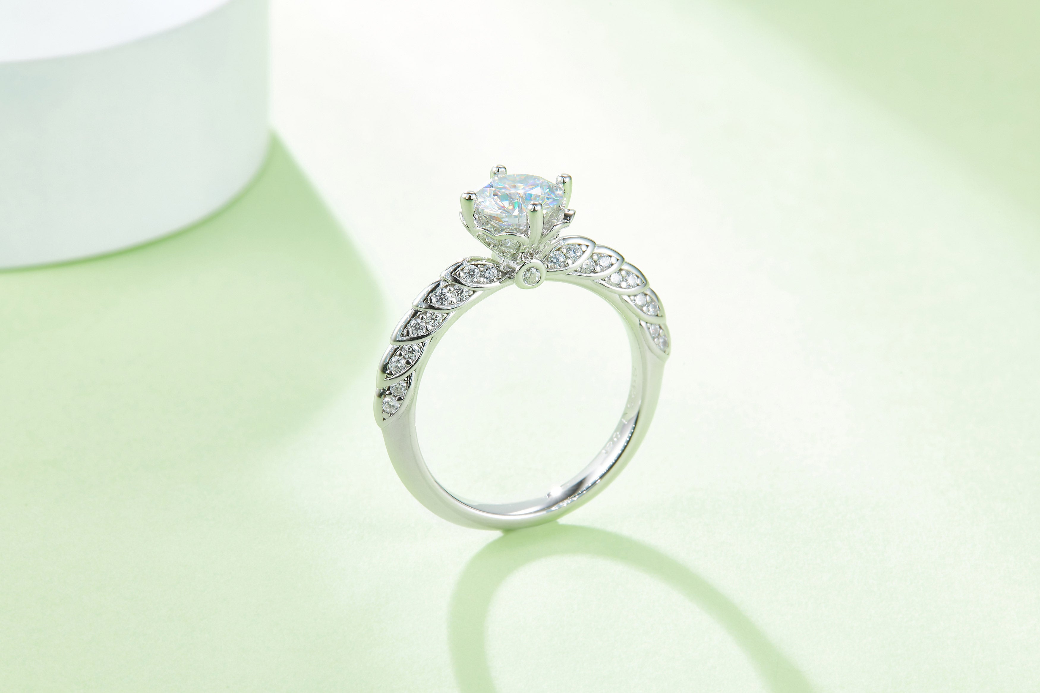 1-carat Luxury And Fashionable Light Luxury Jewelry Silver Ring Set With Top-quality Moissanite, S925 Silver Plated Platinum